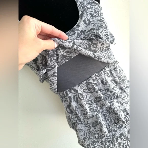 FLORAL RUFFLE TANK - Picture 3 of 9